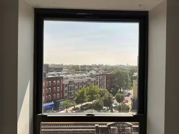 Furnished Room I min to Manhattan