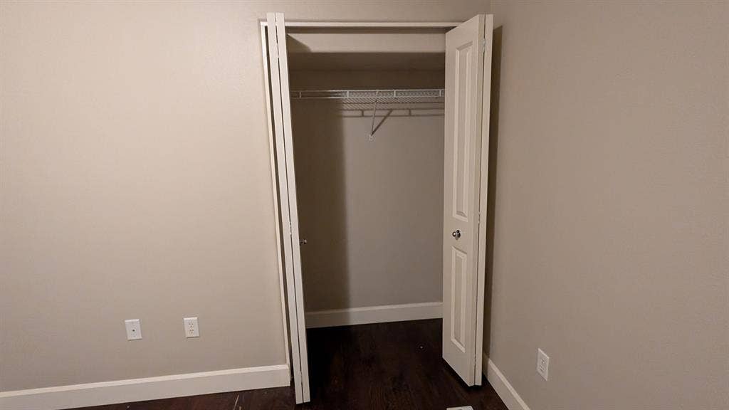 Bedroom in Williams, own bath+door