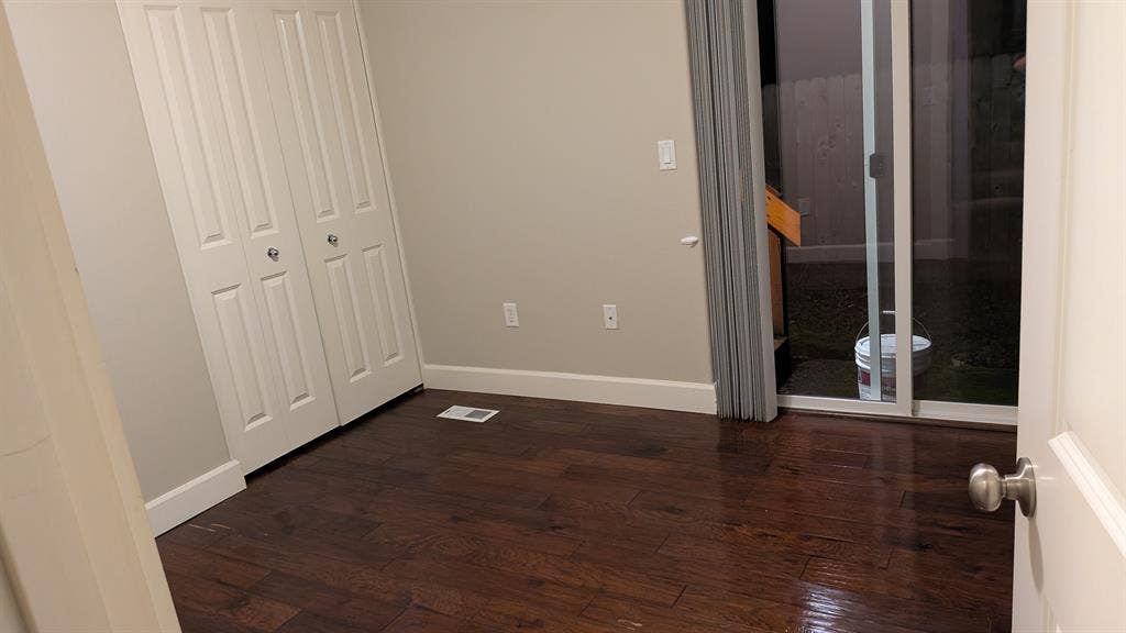 Bedroom in Williams, own bath+door