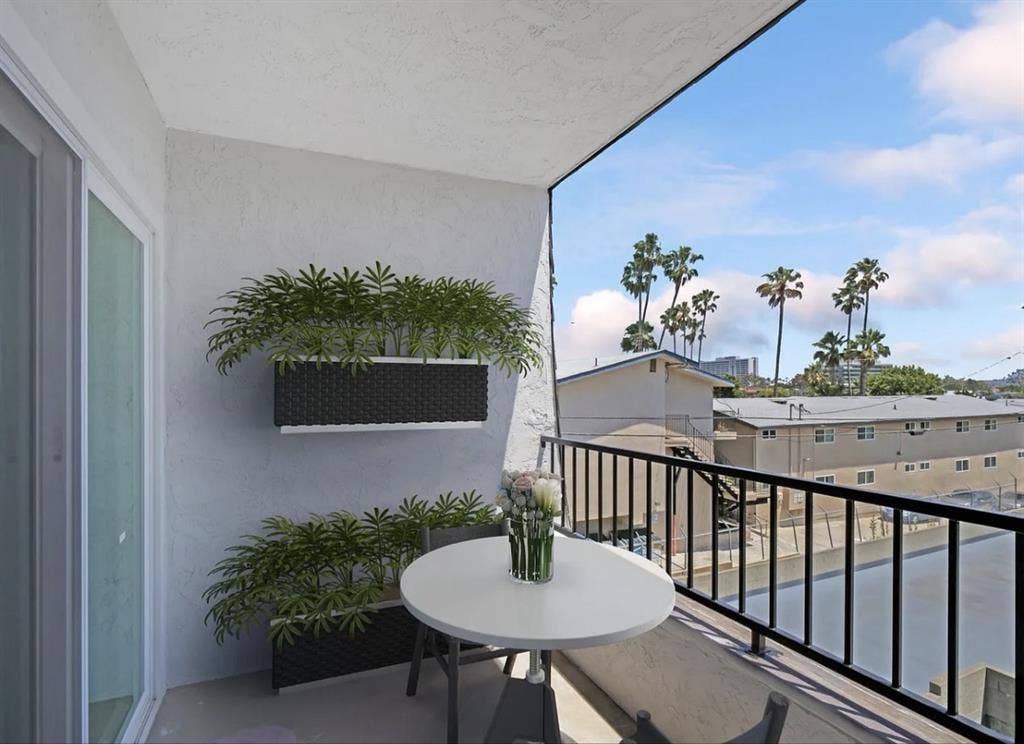 Looking for roommate in fox hills