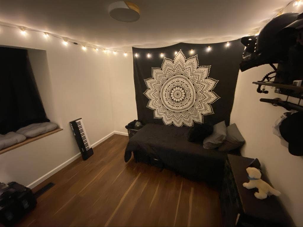 Room Available In Sandy