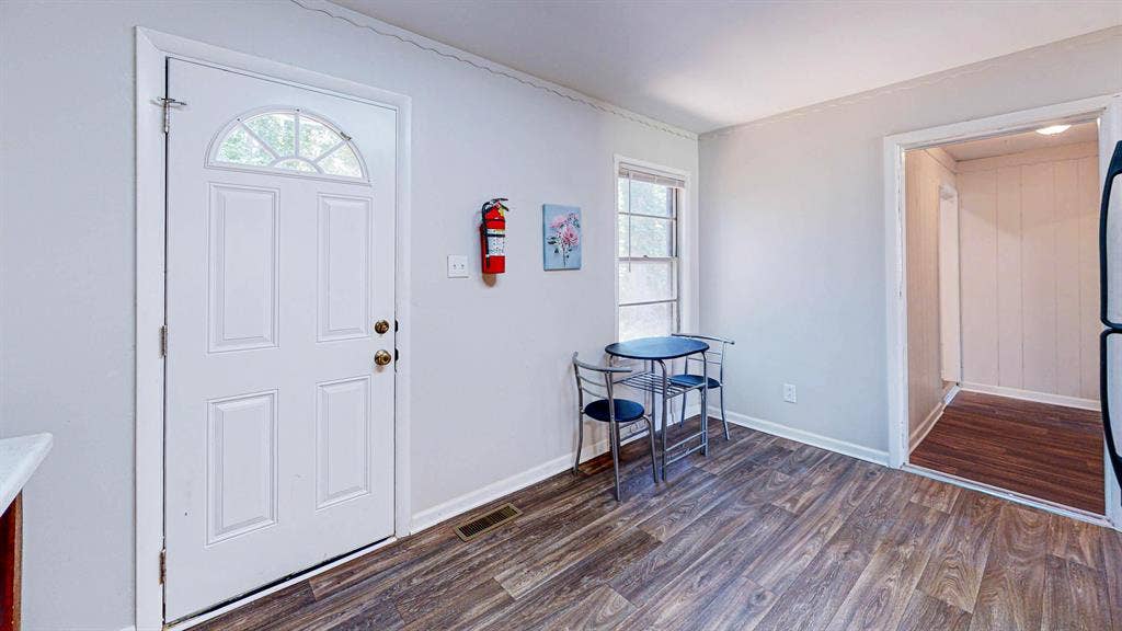 6 BR in Forest Park