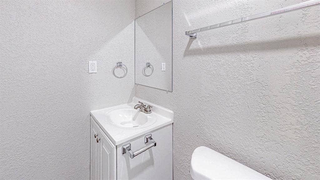 6 BR in Forest Park
