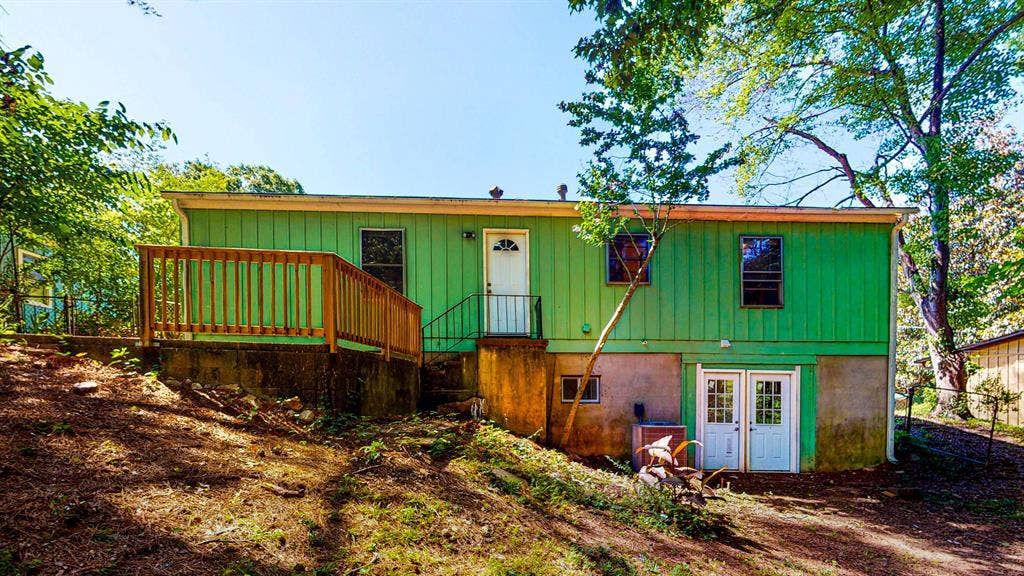 6 BR in Forest Park