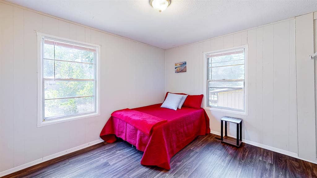 6 BR in Forest Park