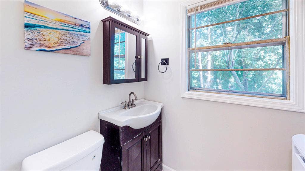 6 BR in Forest Park