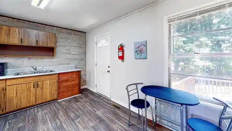 6 BR in Forest Park