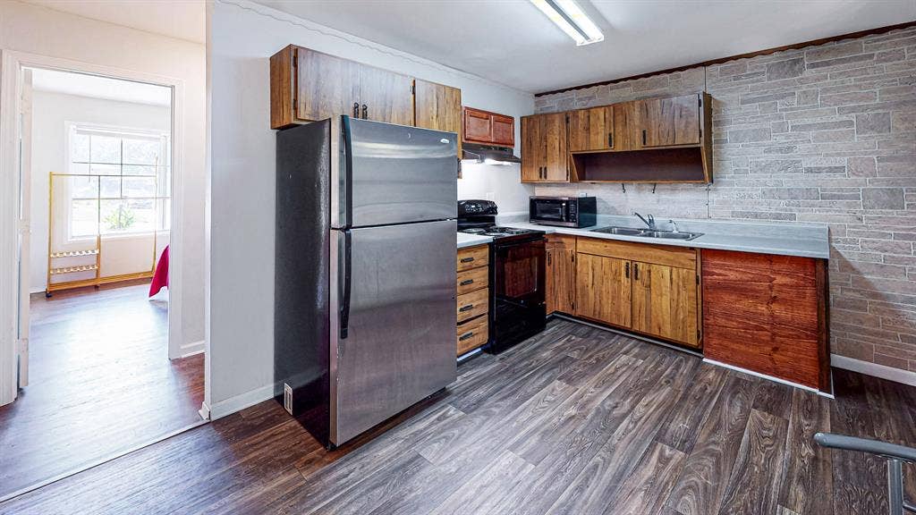 6 BR in Forest Park