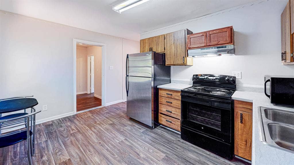 6 BR in Forest Park