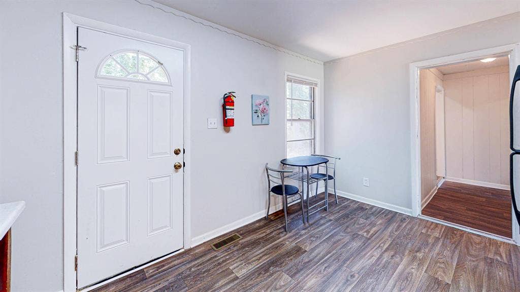 6 BR in Forest Park
