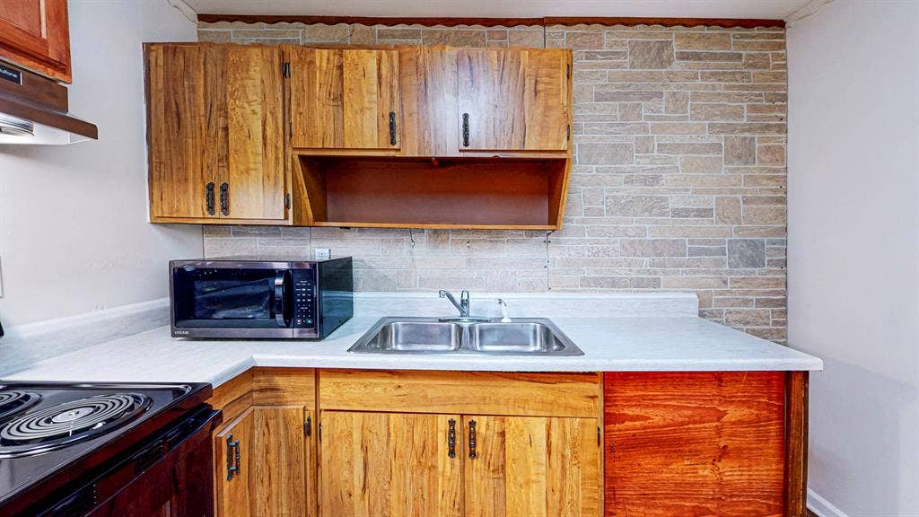 6 BR in Forest Park