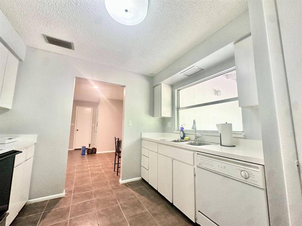 5 BR in Spring Hill