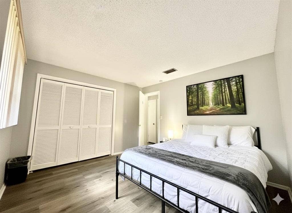 5 BR in Spring Hill