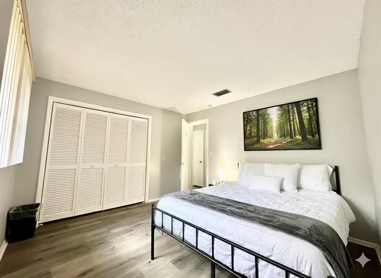 5 BR in Spring Hill