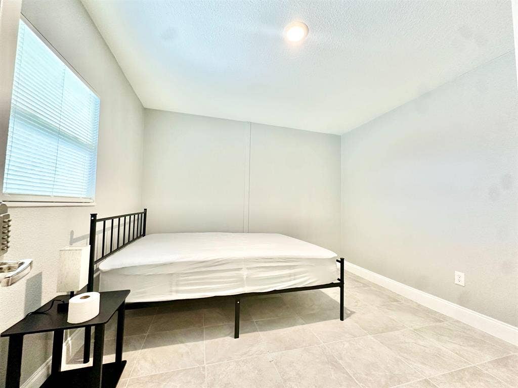 5 BR in Spring Hill
