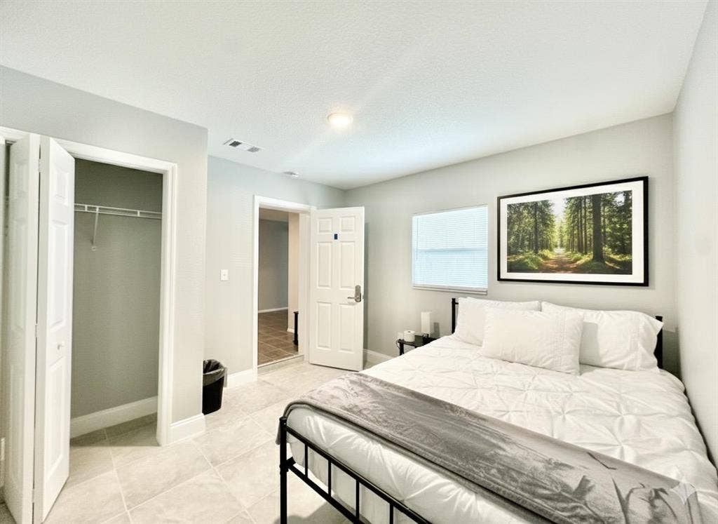 5 BR in Spring Hill