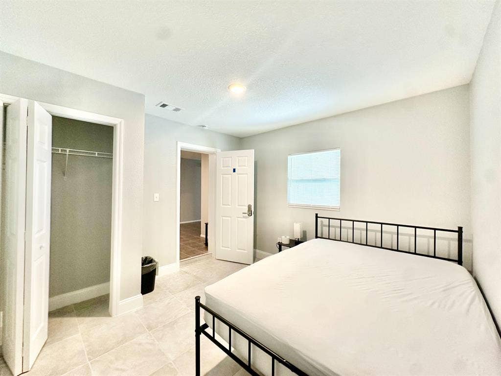 5 BR in Spring Hill