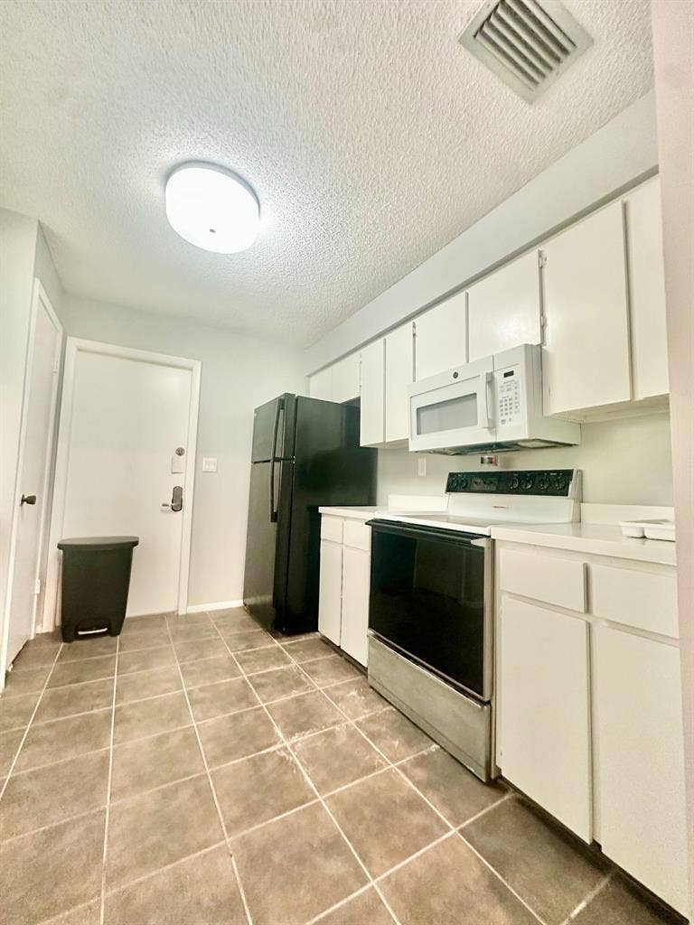 5 BR in Spring Hill