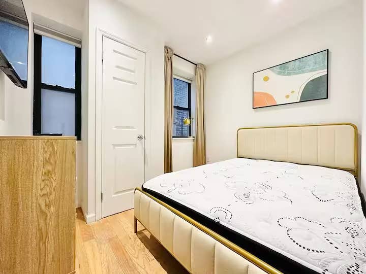 Furnished Room I train