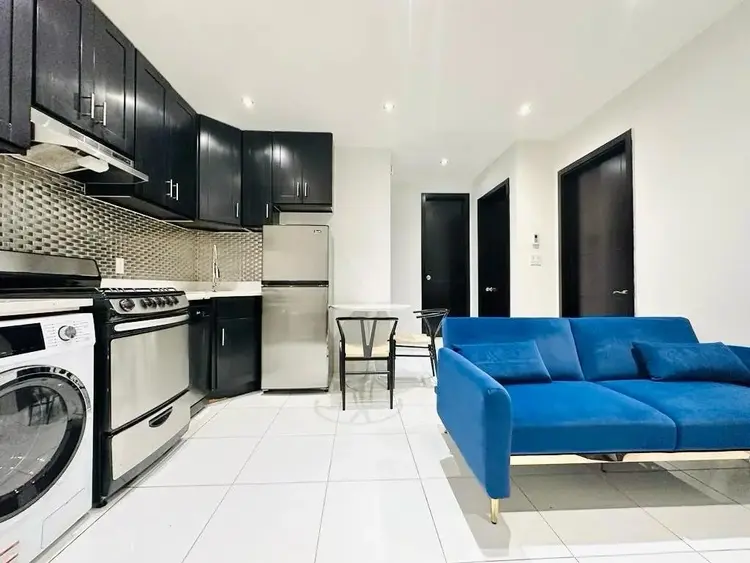 Furnished Room I train