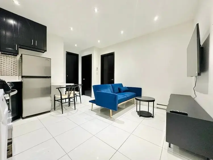 Furnished Room I train