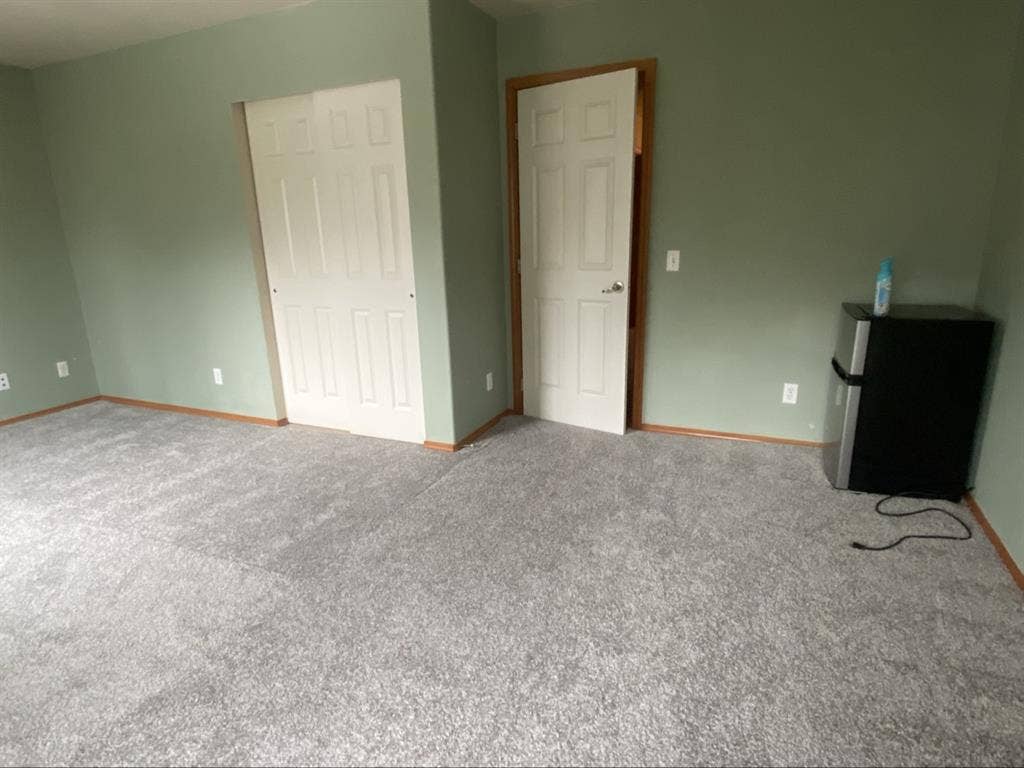 ☀️South-Facing Room • Available Now