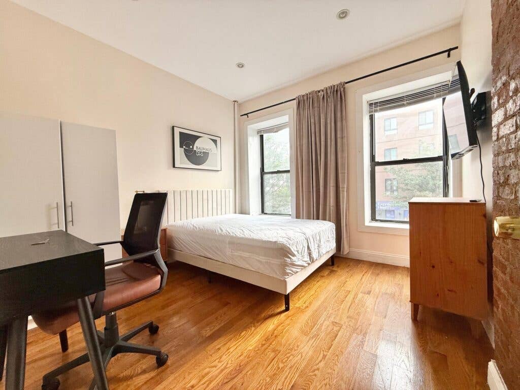 Furnished Room I min to Manhattan