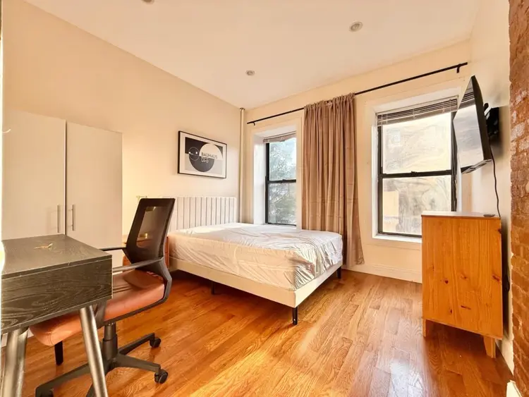 Furnished Room I min to Manhattan