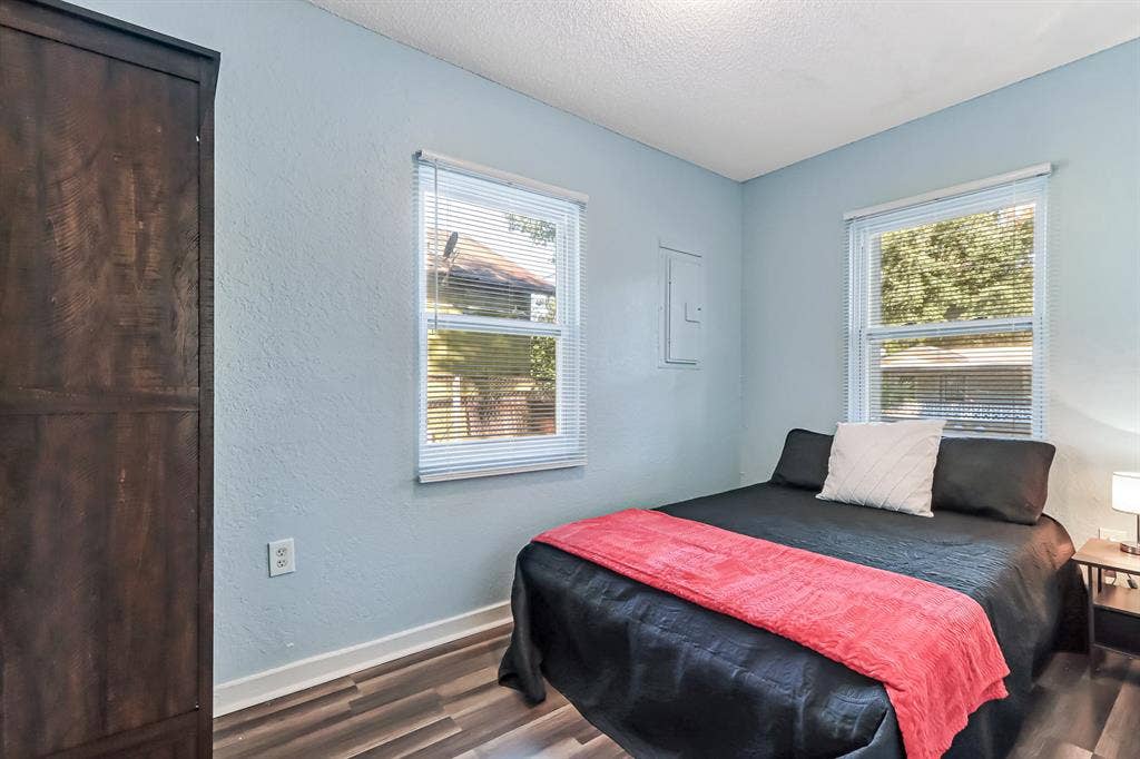 6 BR in Jacksonville