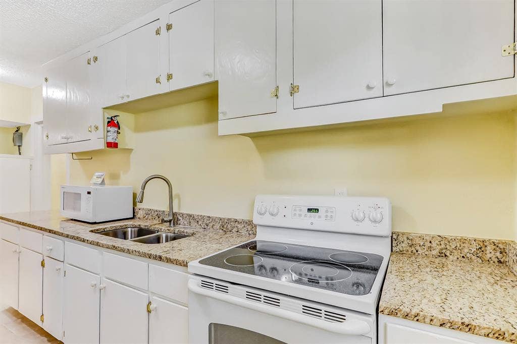 6 BR in Jacksonville