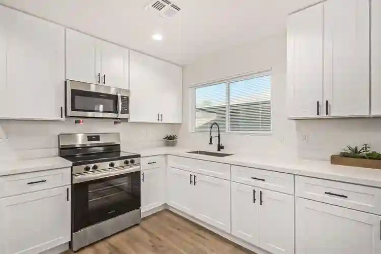 10 BR in Glendale