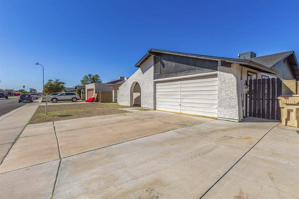 10 BR in Glendale