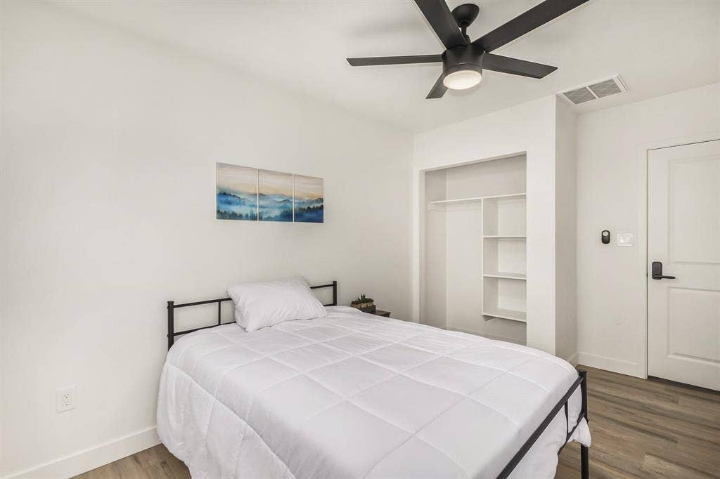 10 BR in Glendale