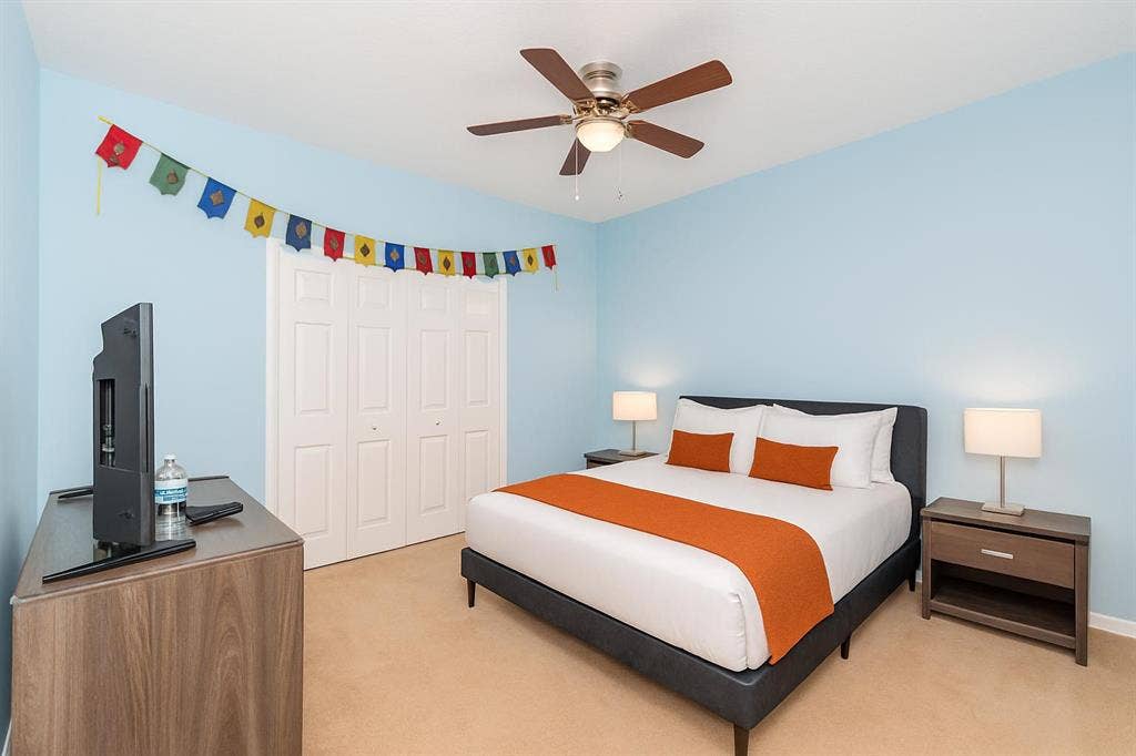 11 BR in Davenport