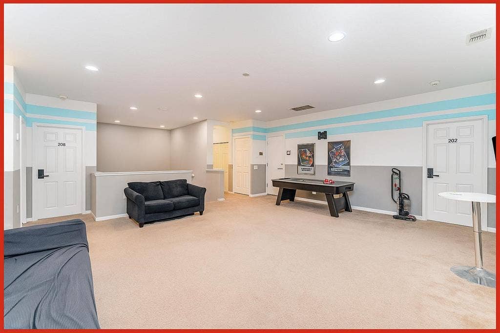 11 BR in Davenport