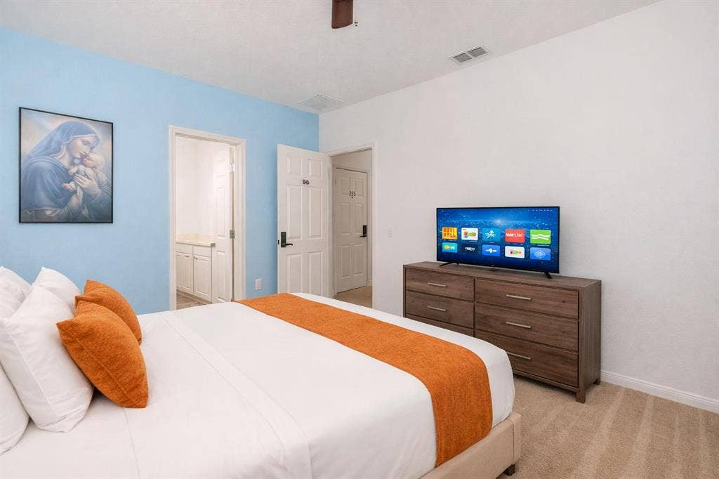 11 BR in Davenport