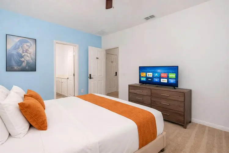 11 BR in Davenport