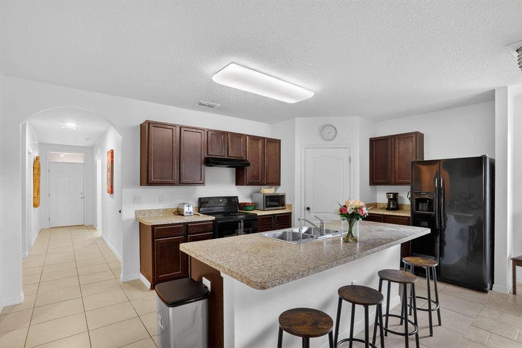 8 BR in Davenport
