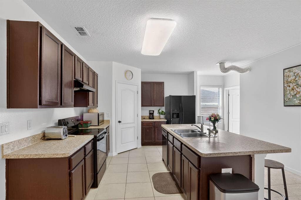 8 BR in Davenport