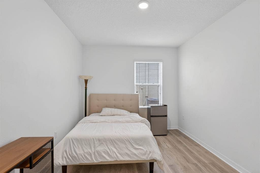 8 BR in Davenport