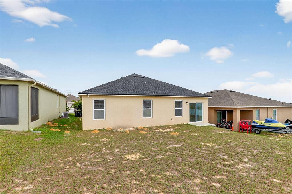 8 BR in Davenport