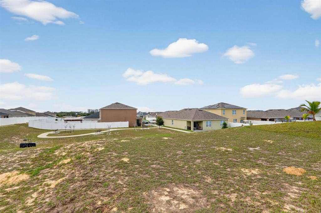 8 BR in Davenport