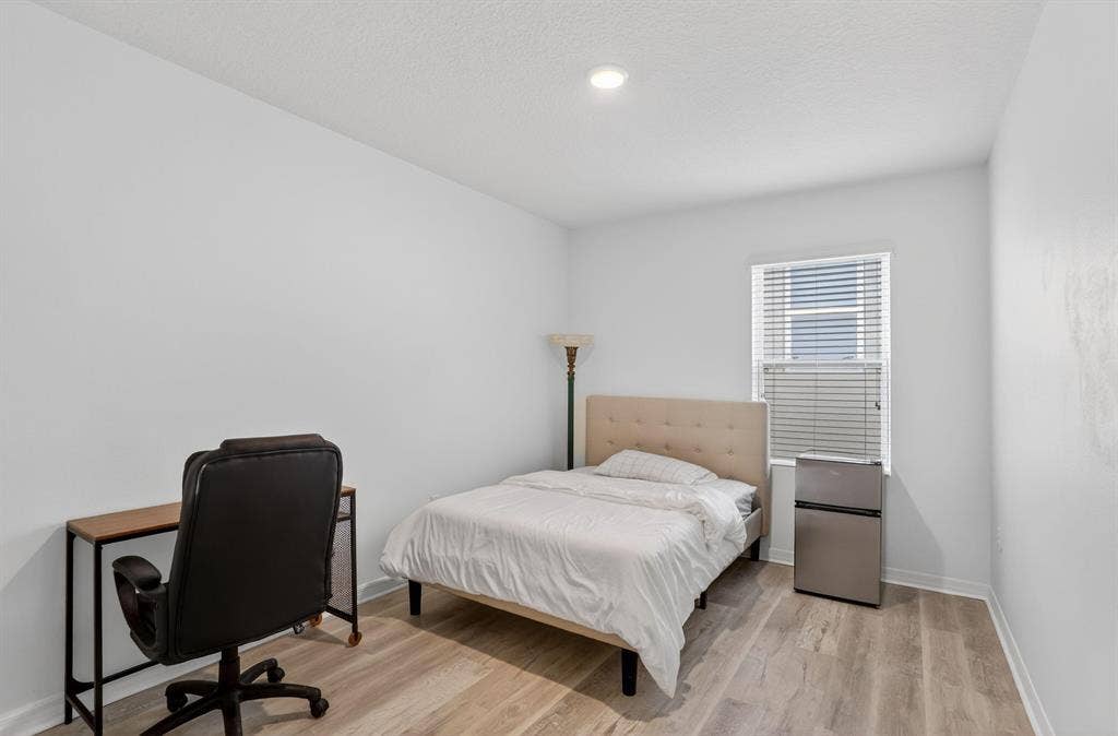 8 BR in Davenport