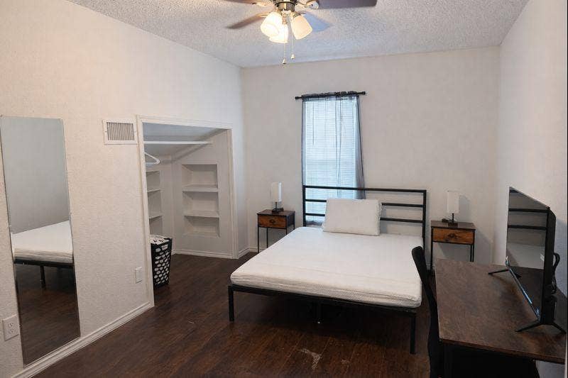 6 BR in Houston