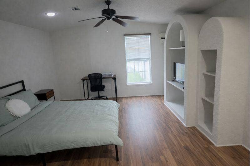 6 BR in Houston