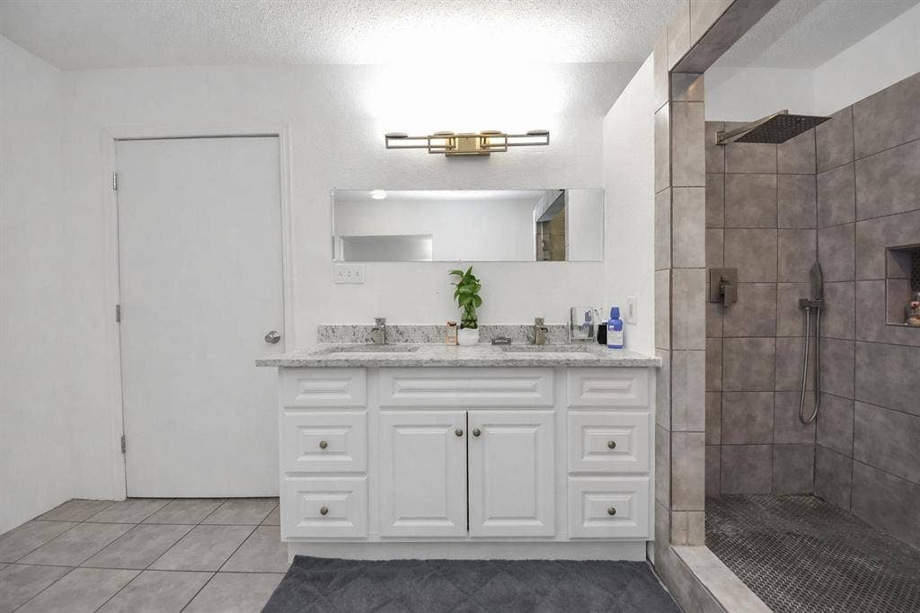 6 BR in Houston