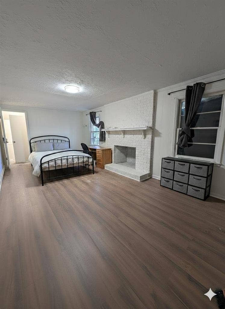 8 BR in Lawrenceville