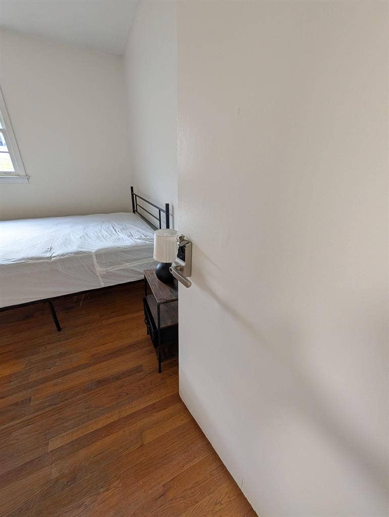 8 BR in Lawrenceville