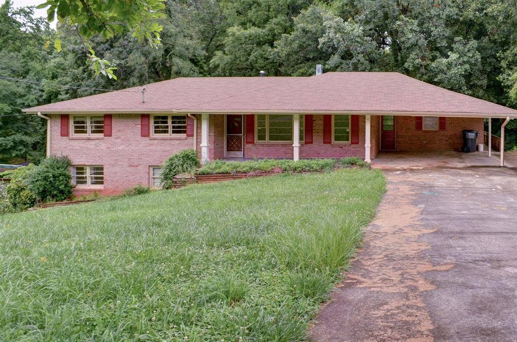 8 BR in Lawrenceville