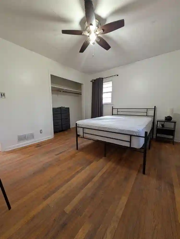 8 BR in Lawrenceville